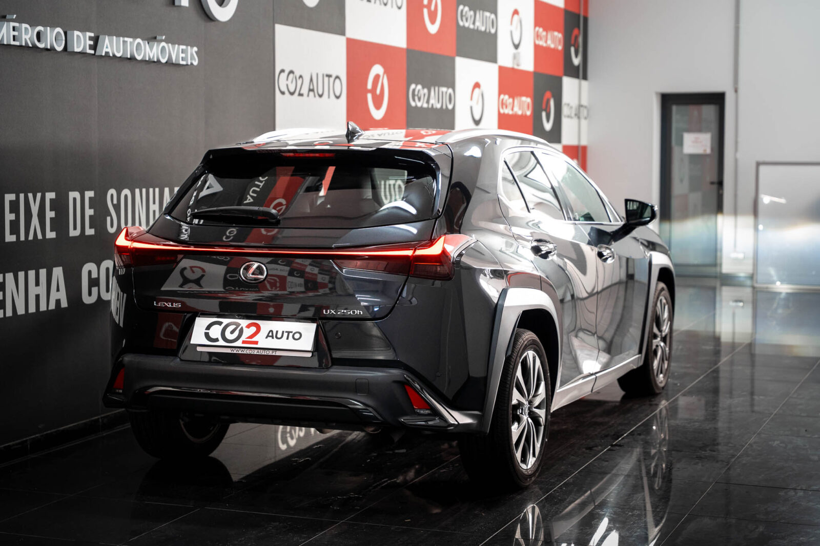 lexus-ux-250h-stand-carros-automovel-comprar-pataias-8