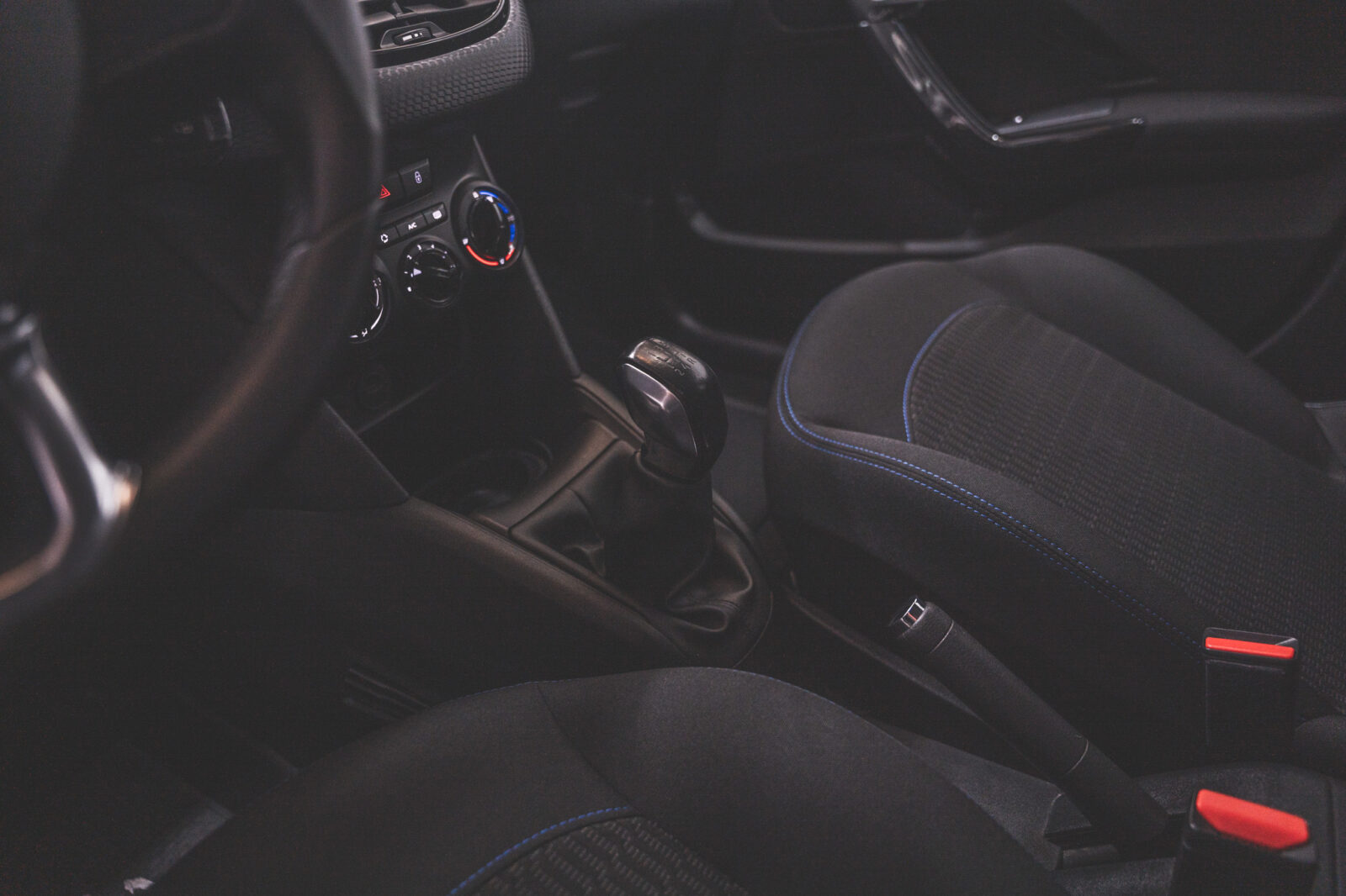 peugeot-208-Zbranco-carros-co2-pataias-stand-29