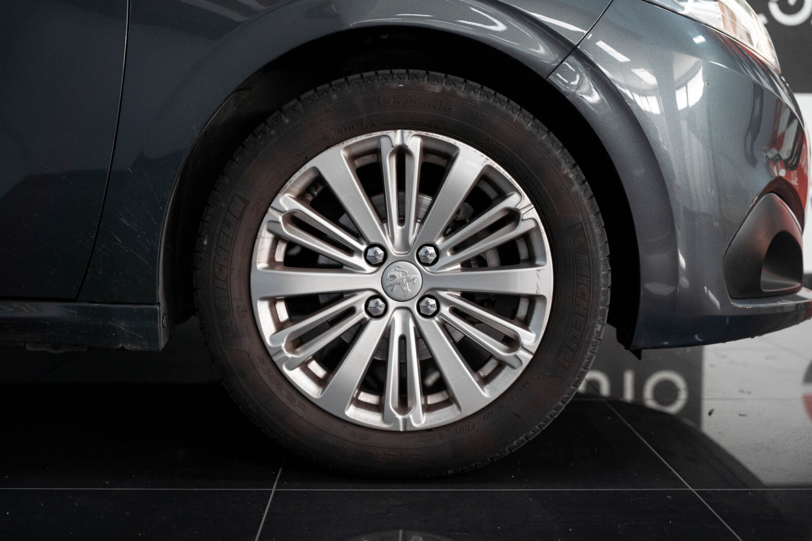 peugeot-208-style-1.2-stand-carros-automovel-comprar-pataias-4