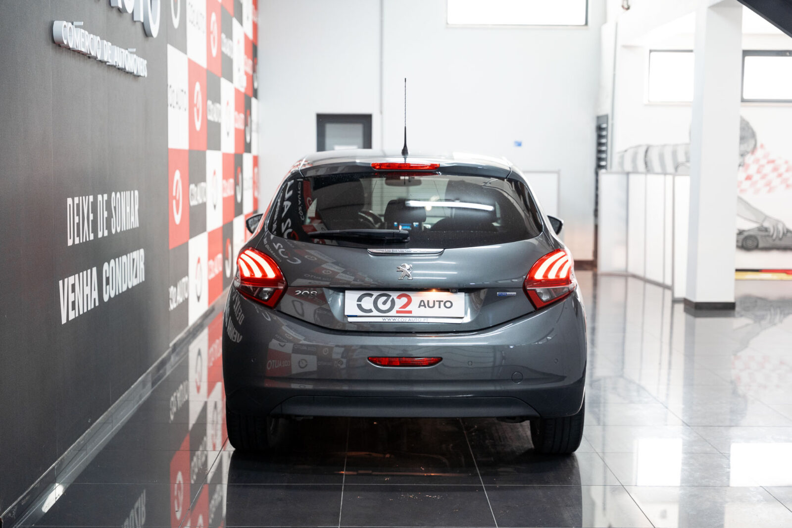 peugeot-208-style-1.2-stand-carros-automovel-comprar-pataias-6