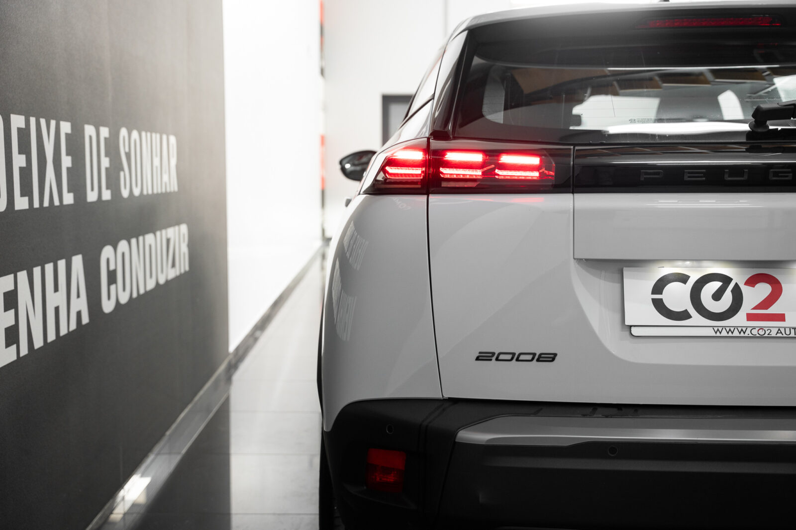 Apeugeot-2008-style-pure-tech-100-cv-co2-stand-carros-automovel-comprar-pataias-9