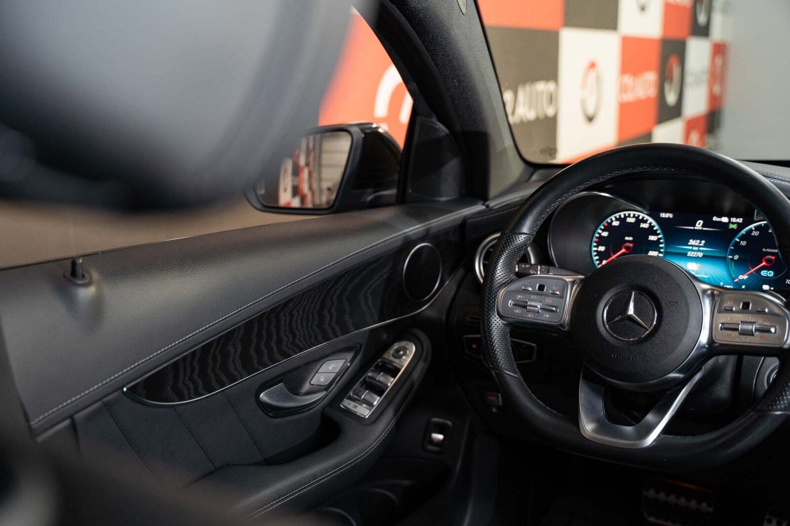 mercedes-benz-glc-300-coupe-amg-4-matic-co2-stand-carros-automovel-comprar-pataias-11