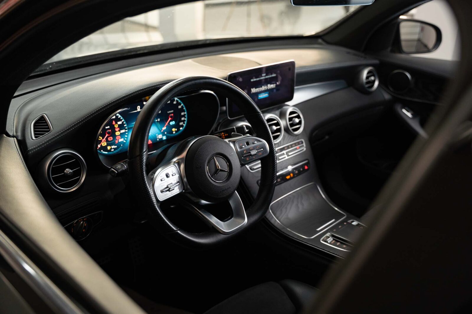 mercedes-benz-glc-300-coupe-amg-4-matic-co2-stand-carros-automovel-comprar-pataias-16