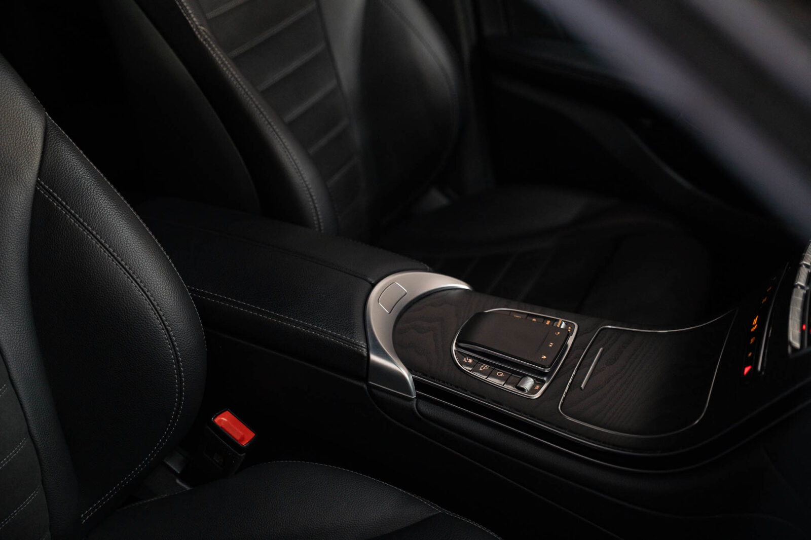 mercedes-benz-glc-300-coupe-amg-4-matic-co2-stand-carros-automovel-comprar-pataias-30