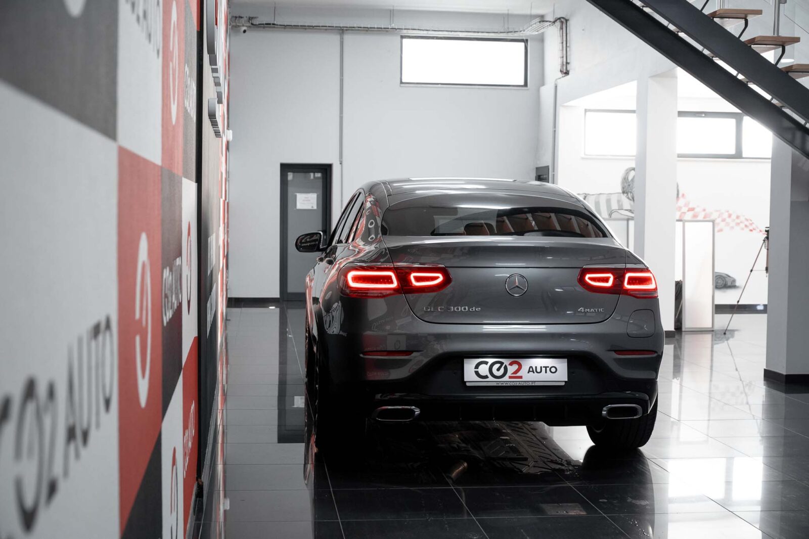 mercedes-benz-glc-300-coupe-amg-4-matic-co2-stand-carros-automovel-comprar-pataias-5