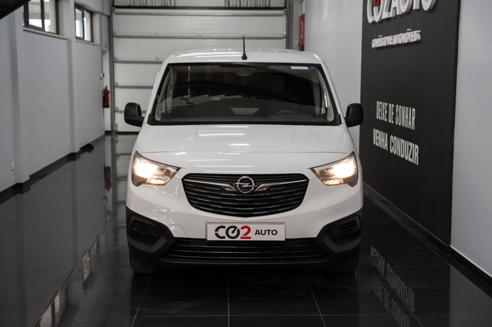 opel-combo-branca-auto-co2-stand-carros-automovel-comprar-pataias-2