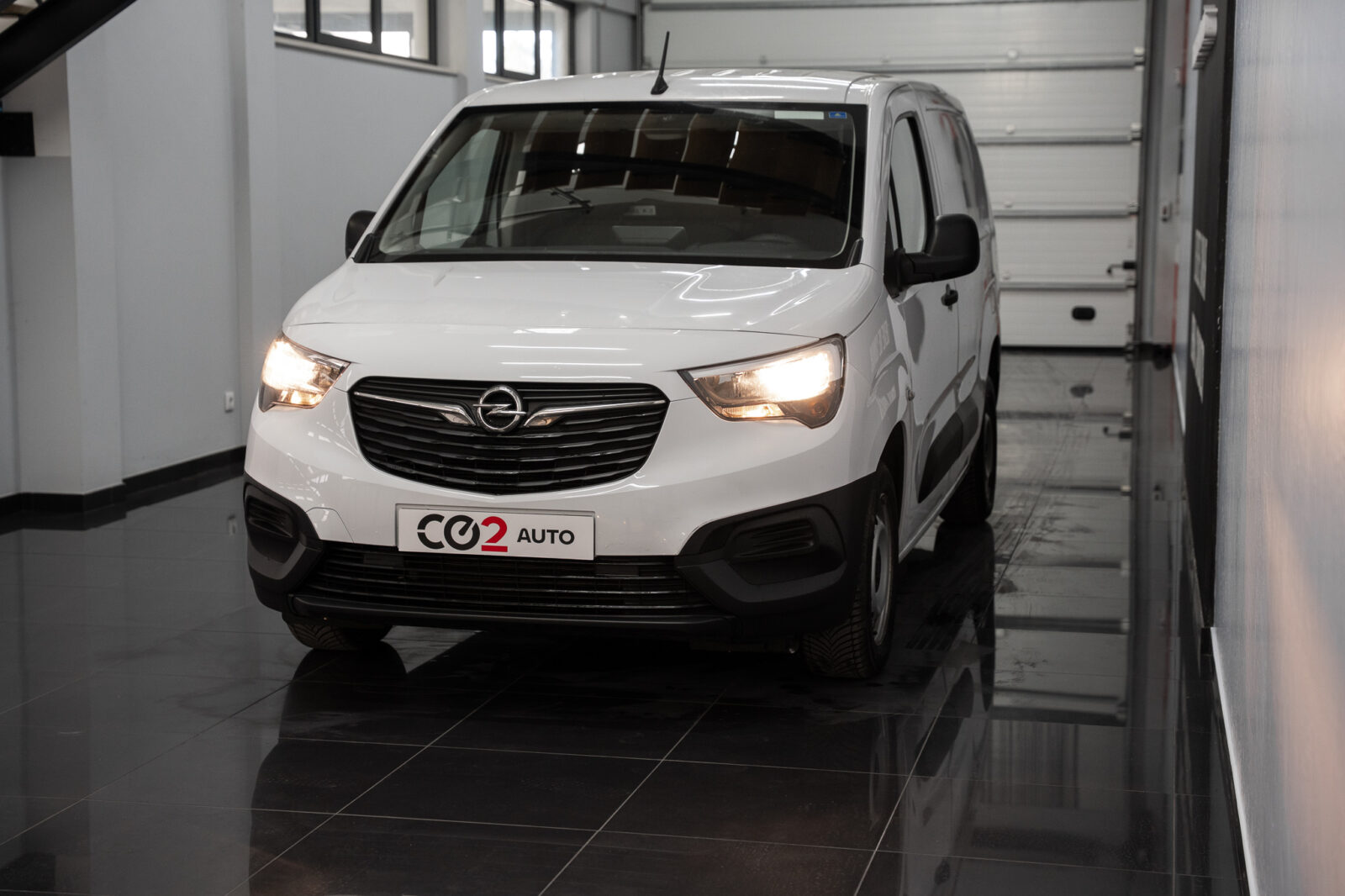 opel-combo-branca-auto-co2-stand-carros-automovel-comprar-pataias-3