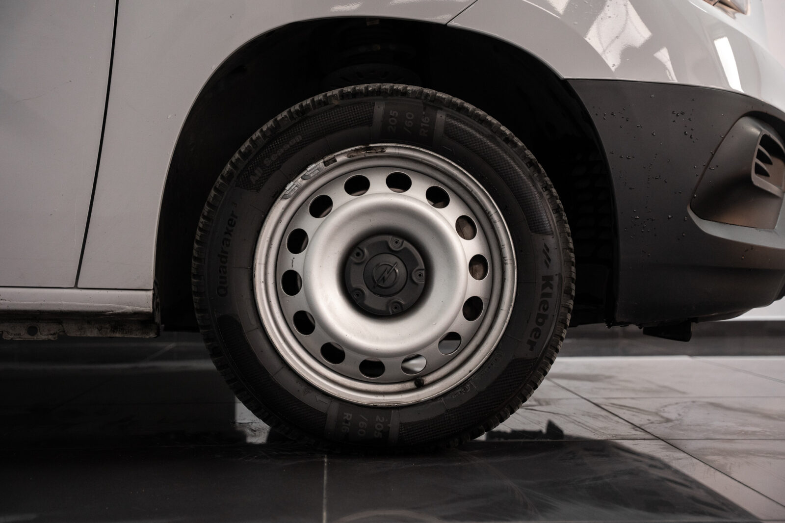 opel-combo-branca-auto-co2-stand-carros-automovel-comprar-pataias-4