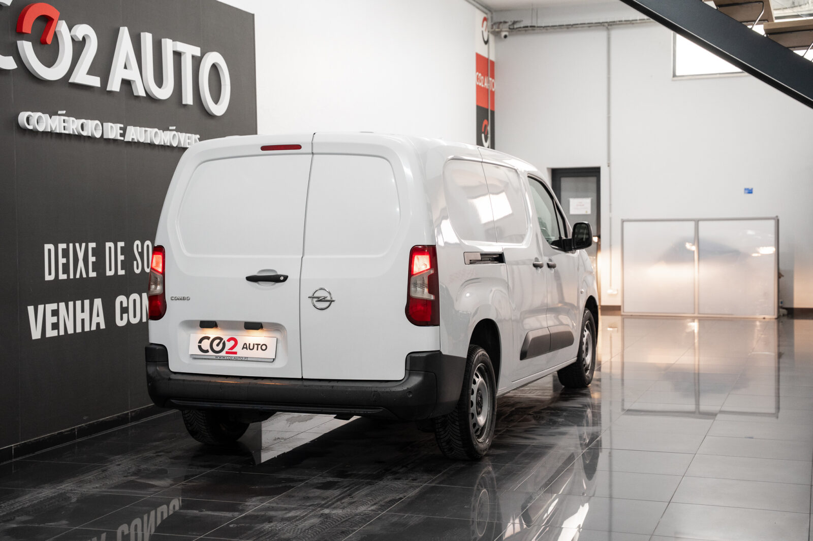 opel-combo-branca-auto-co2-stand-carros-automovel-comprar-pataias-7