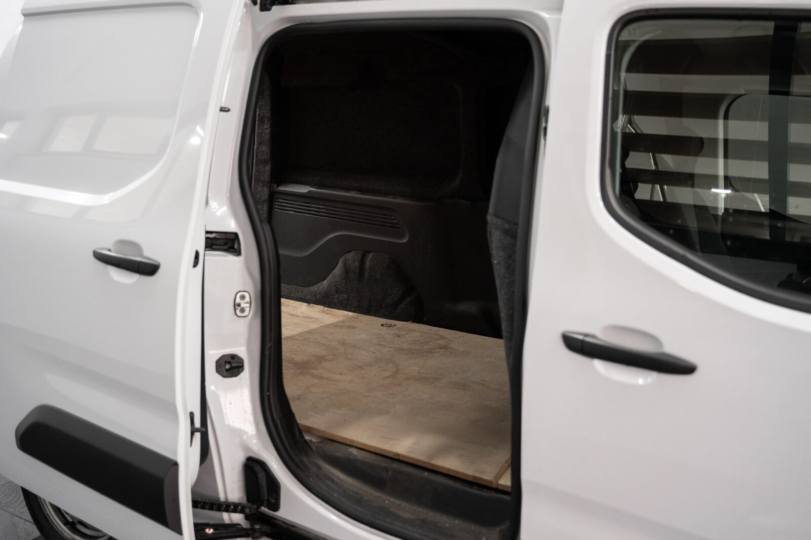 opel-combo-branca-auto-co2-stand-carros-automovel-comprar-pataias-8