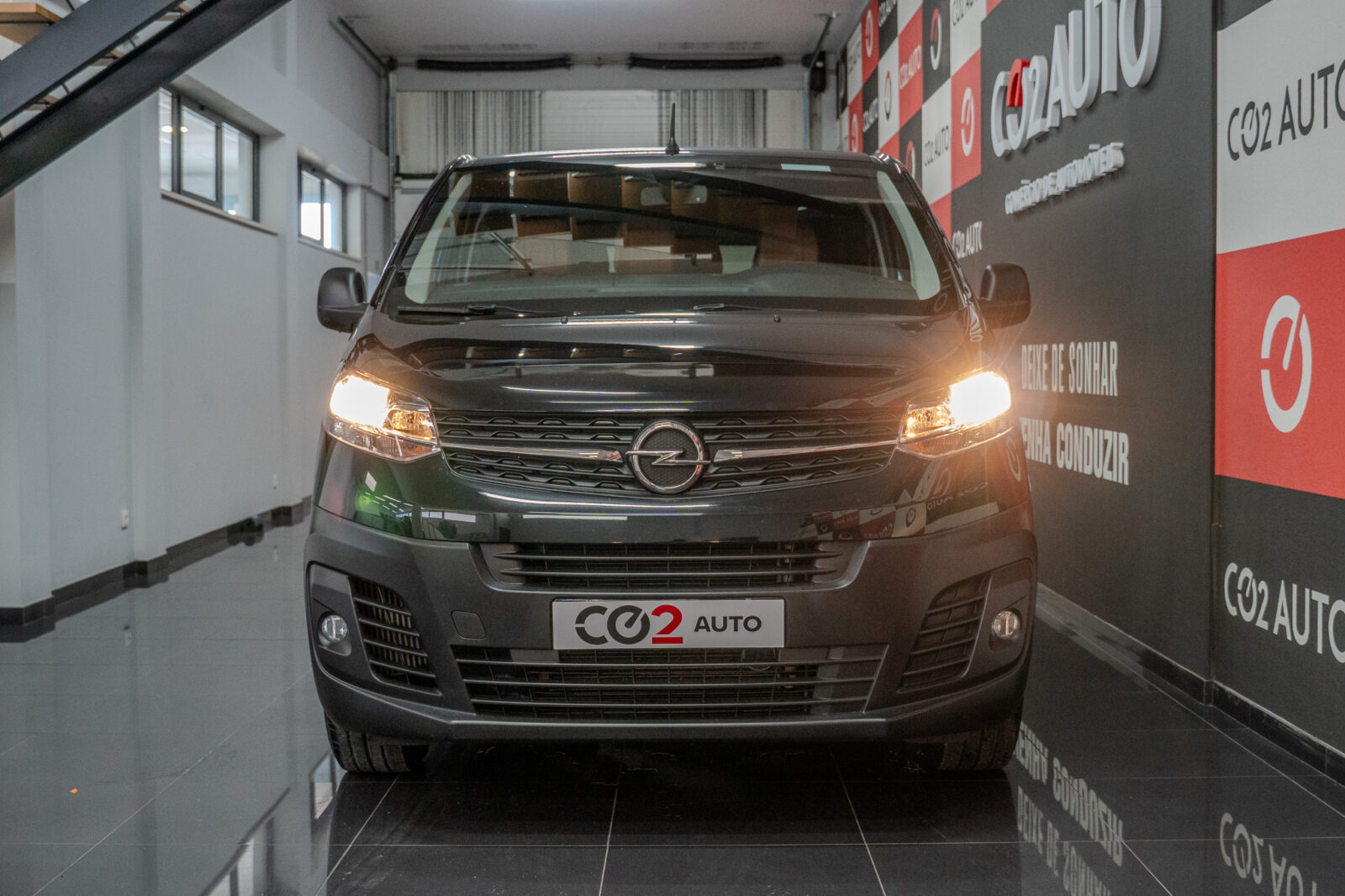 opel_vivaro_preta-02