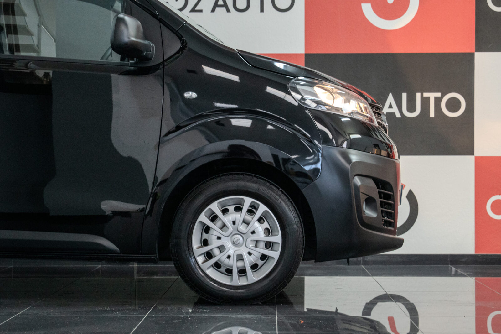 opel_vivaro_preta-03