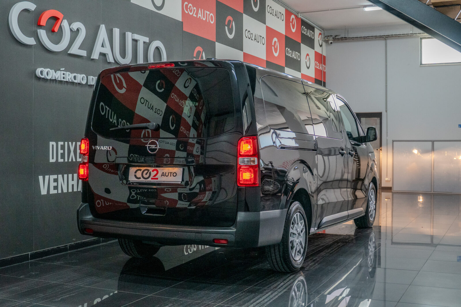 opel_vivaro_preta-05