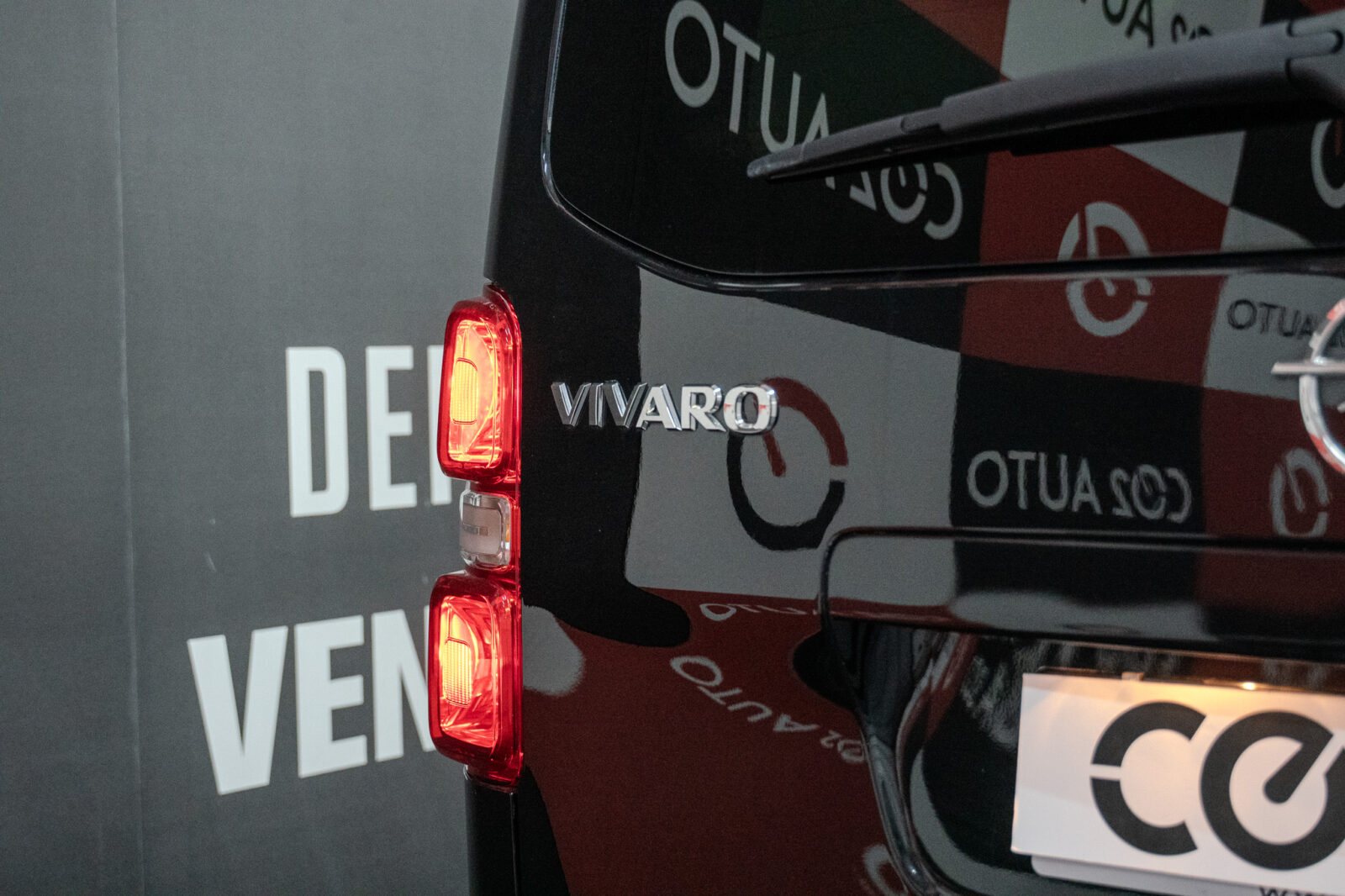 opel_vivaro_preta-07