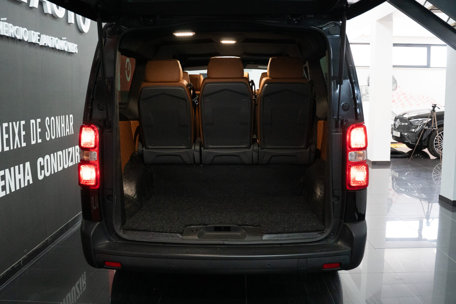 opel_vivaro_preta-09