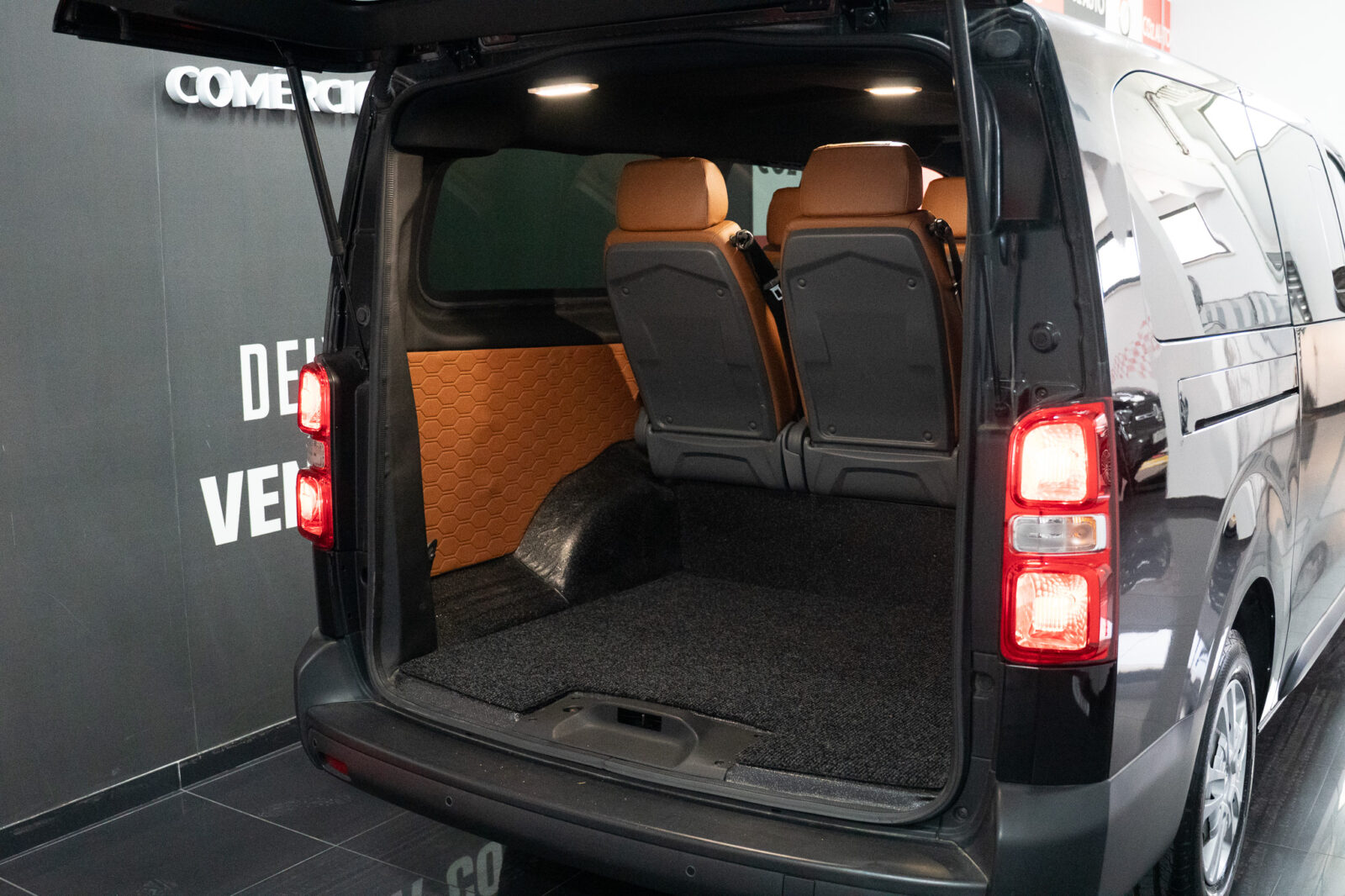 opel_vivaro_preta-10
