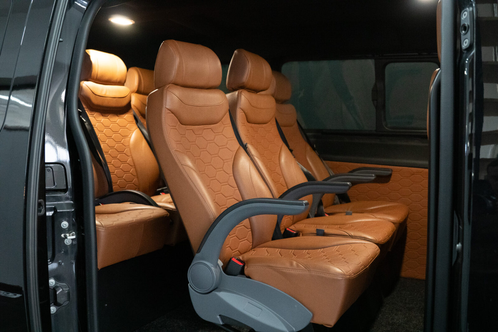 opel_vivaro_preta-11