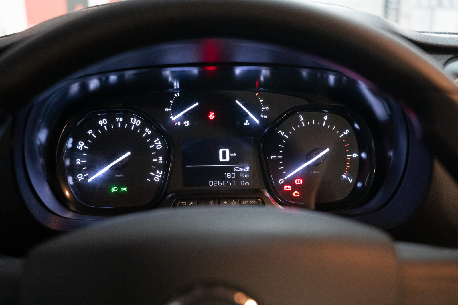 opel_vivaro_preta-18