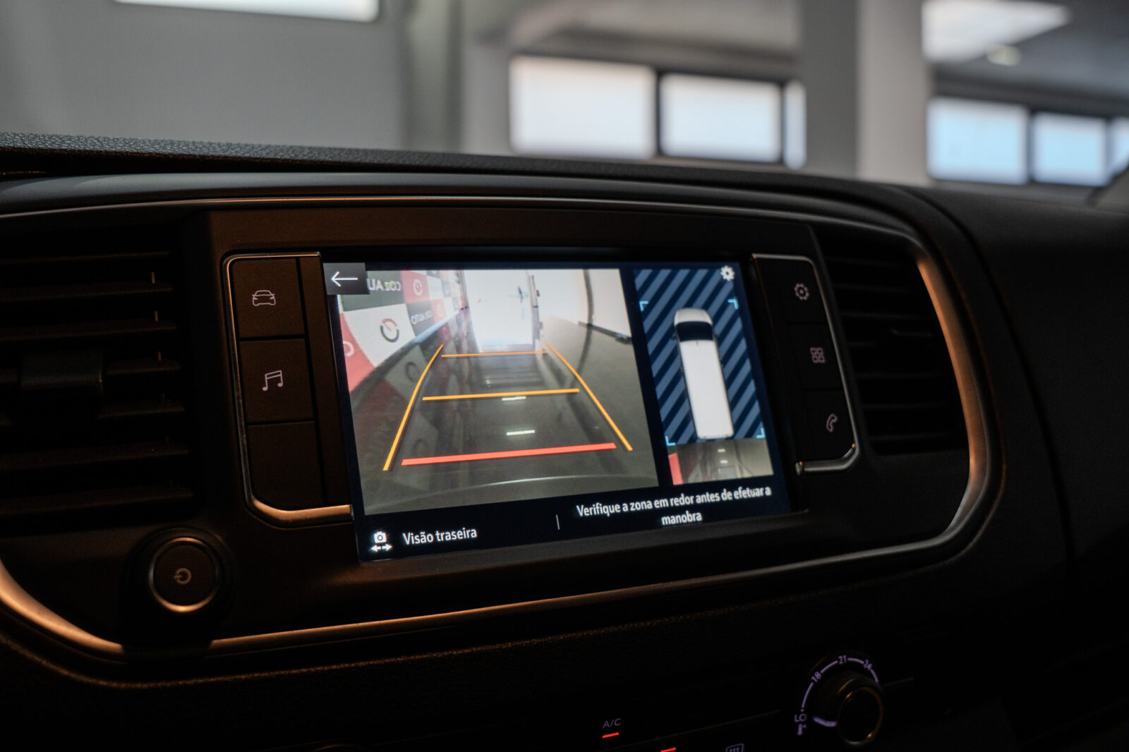 opel_vivaro_preta-22