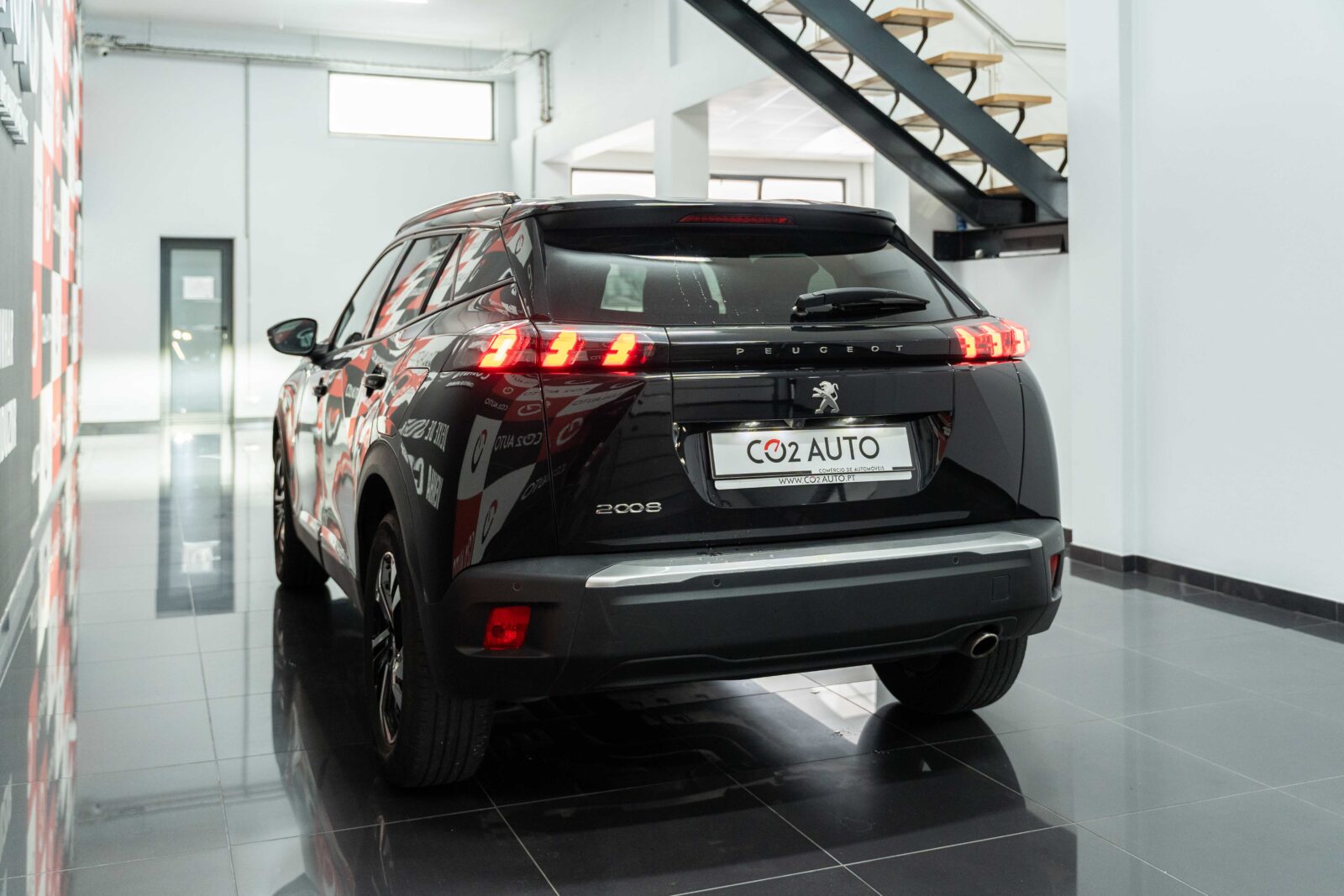 peogeut-2008-preto-carros-co2-pataias-stand-7