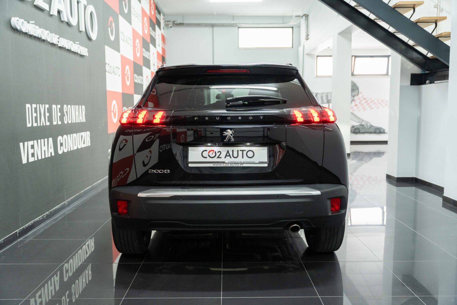 peogeut-2008-preto-carros-co2-pataias-stand-8