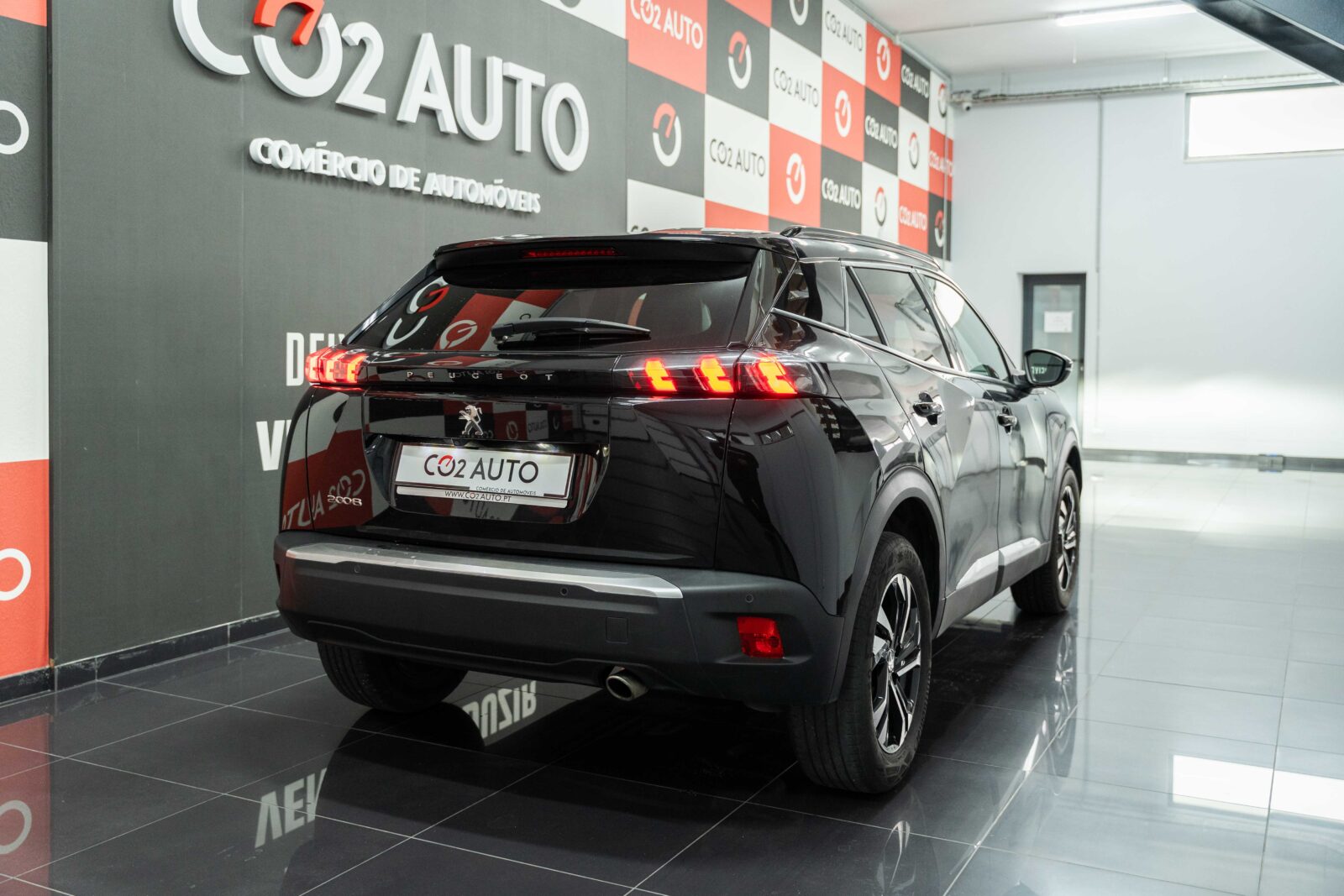 peogeut-2008-preto-carros-co2-pataias-stand-9