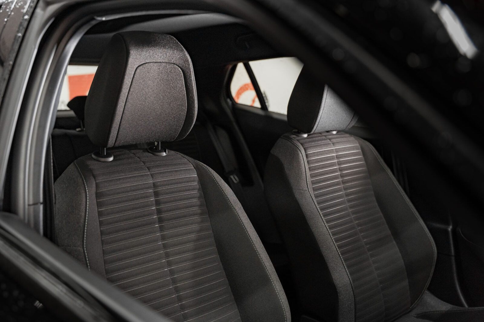 peugeot-2008-preto-co2-stand-carros-automovel-comprar-pataias-23