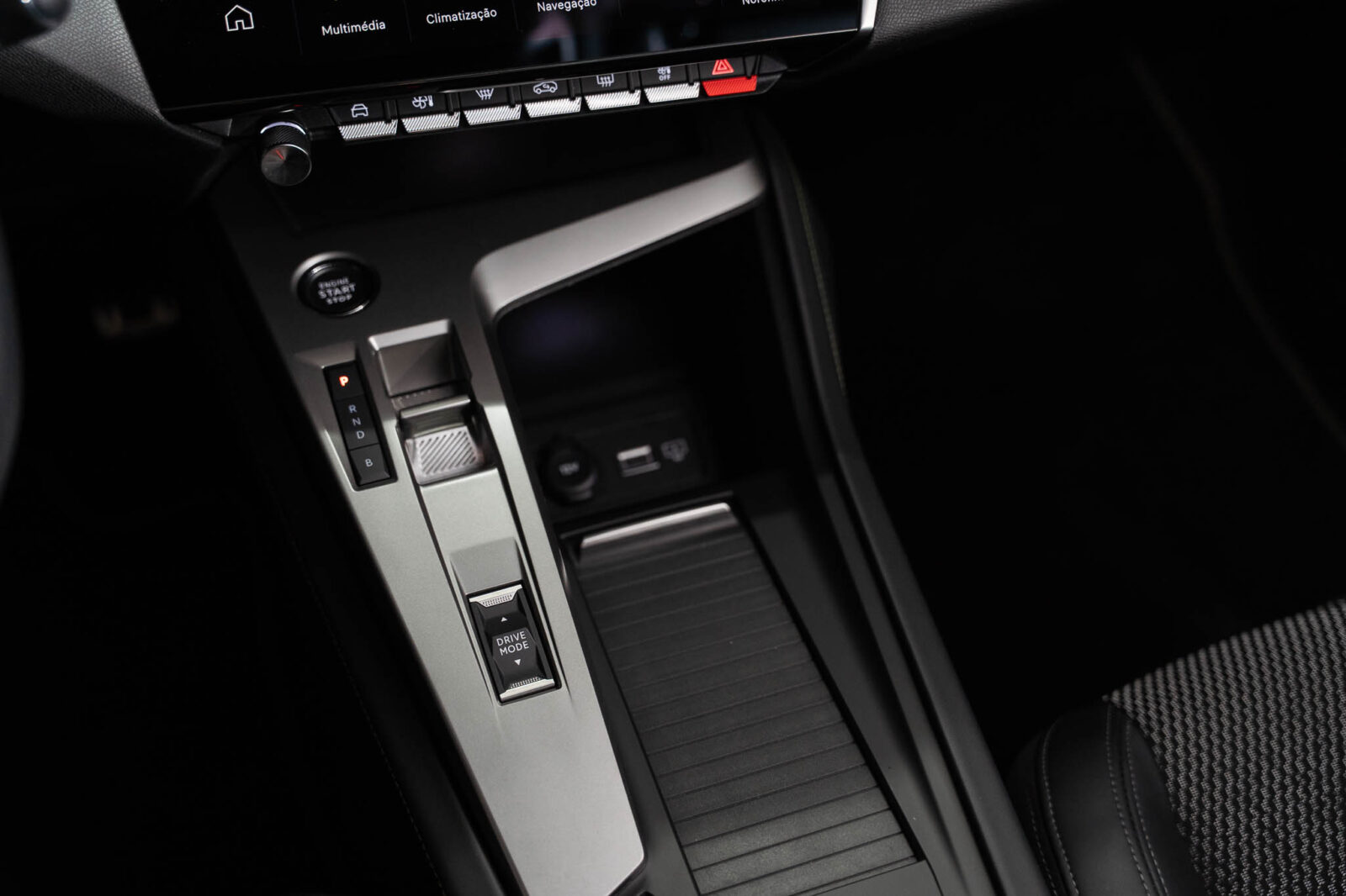 peugeot-308-gt-plug-in-hybrid-180-cv-eat-co2-stand-carros-automovel-comprar-pataias-16