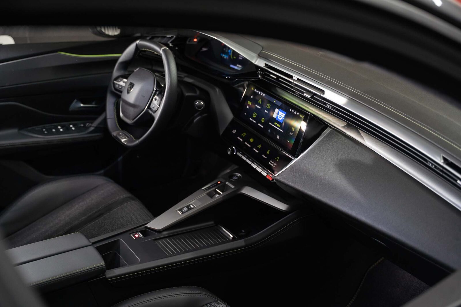 peugeot-308-gt-plug-in-hybrid-180-cv-eat-co2-stand-carros-automovel-comprar-pataias-20