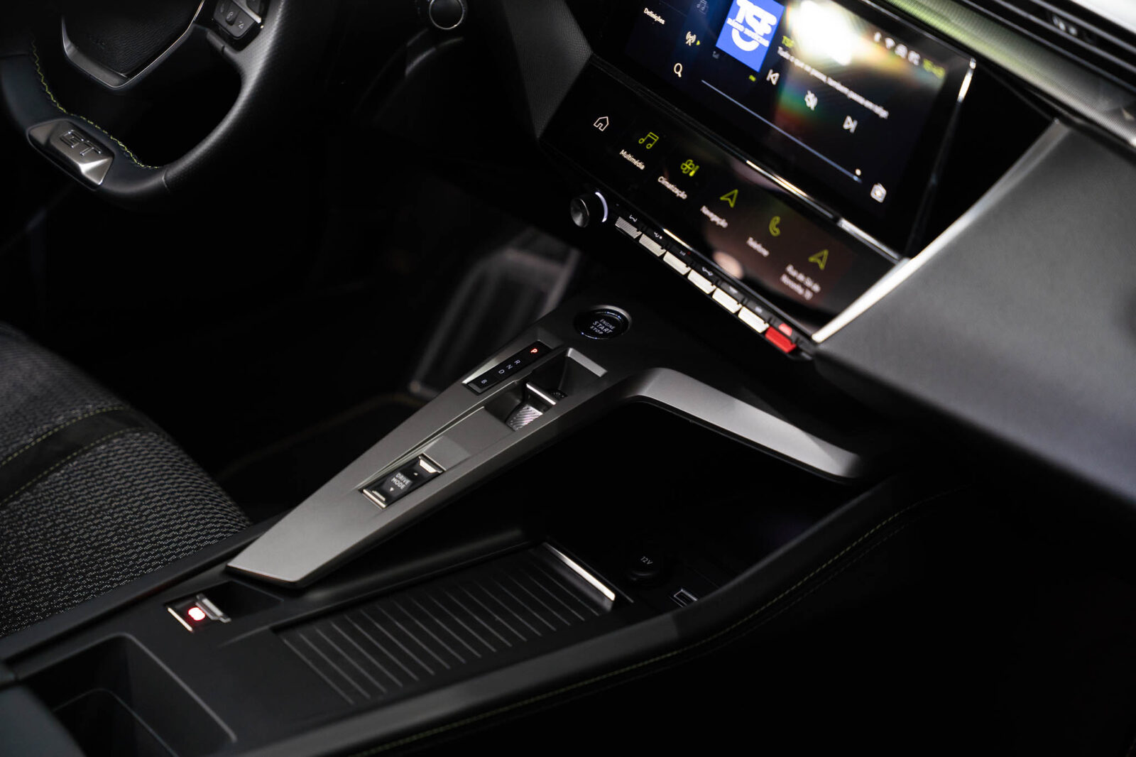 peugeot-308-gt-plug-in-hybrid-180-cv-eat-co2-stand-carros-automovel-comprar-pataias-21