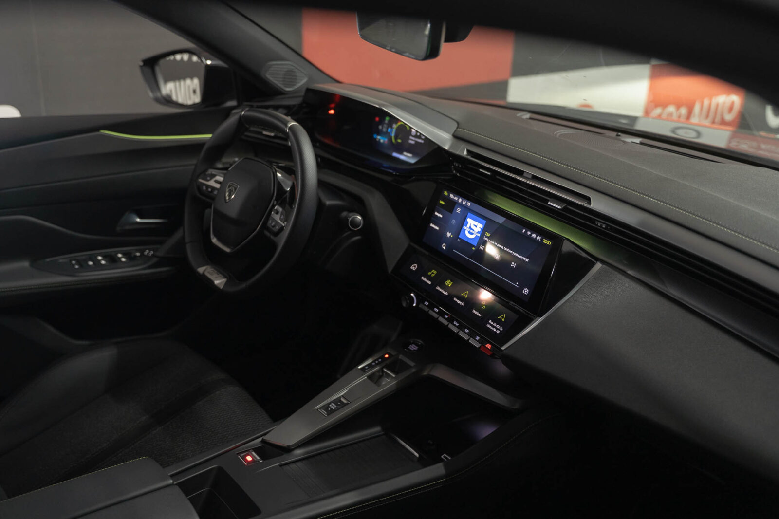 peugeot-308-gt-plug-in-hybrid-180-cv-eat-co2-stand-carros-automovel-comprar-pataias-25