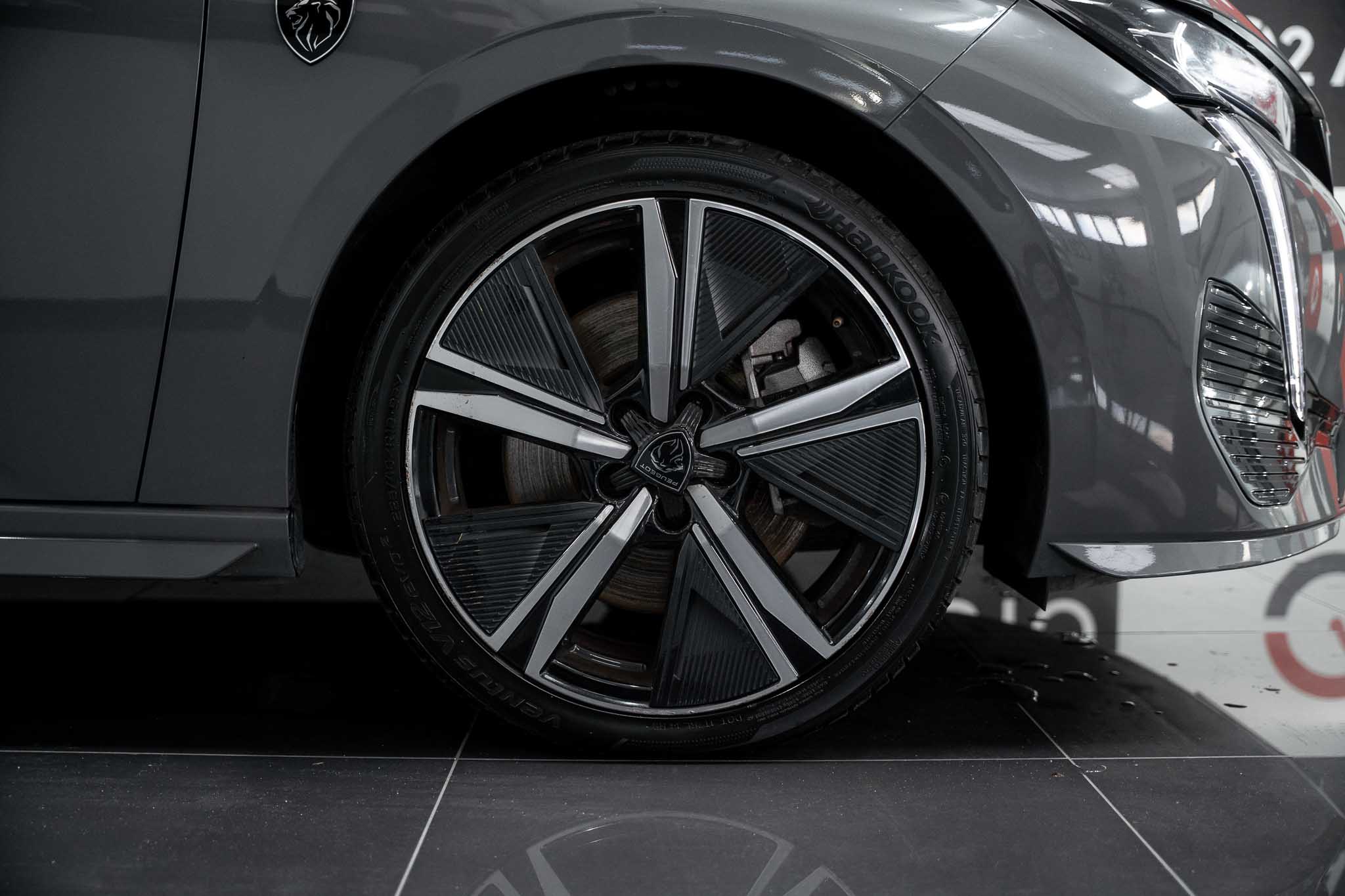 peugeot-308-gt-plug-in-hybrid-180-cv-eat-co2-stand-carros-automovel-comprar-pataias-4