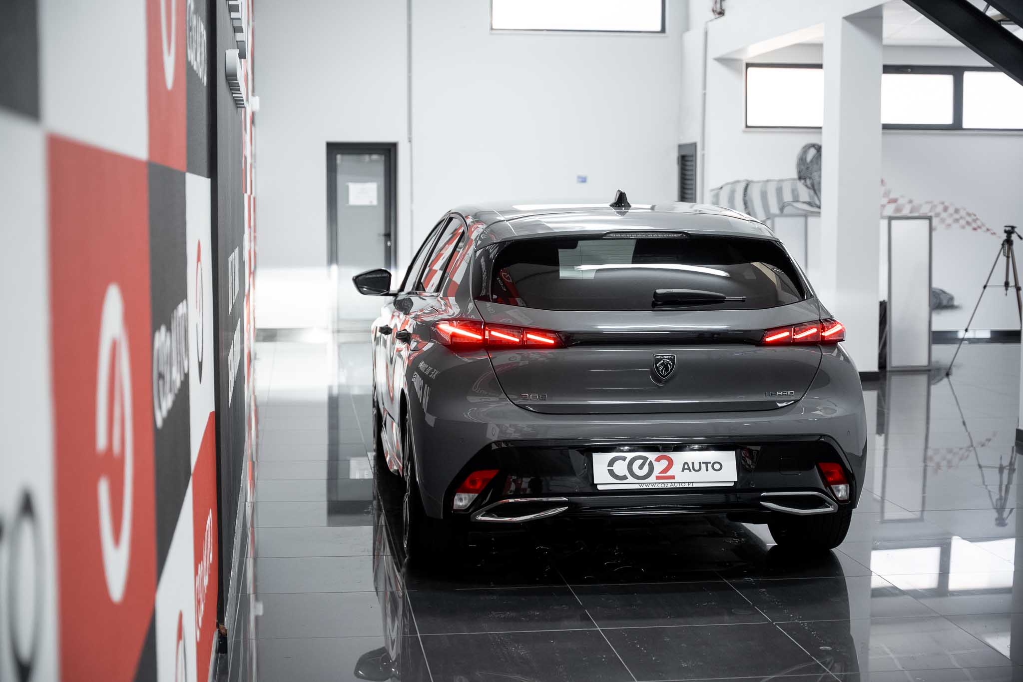 peugeot-308-gt-plug-in-hybrid-180-cv-eat-co2-stand-carros-automovel-comprar-pataias-6