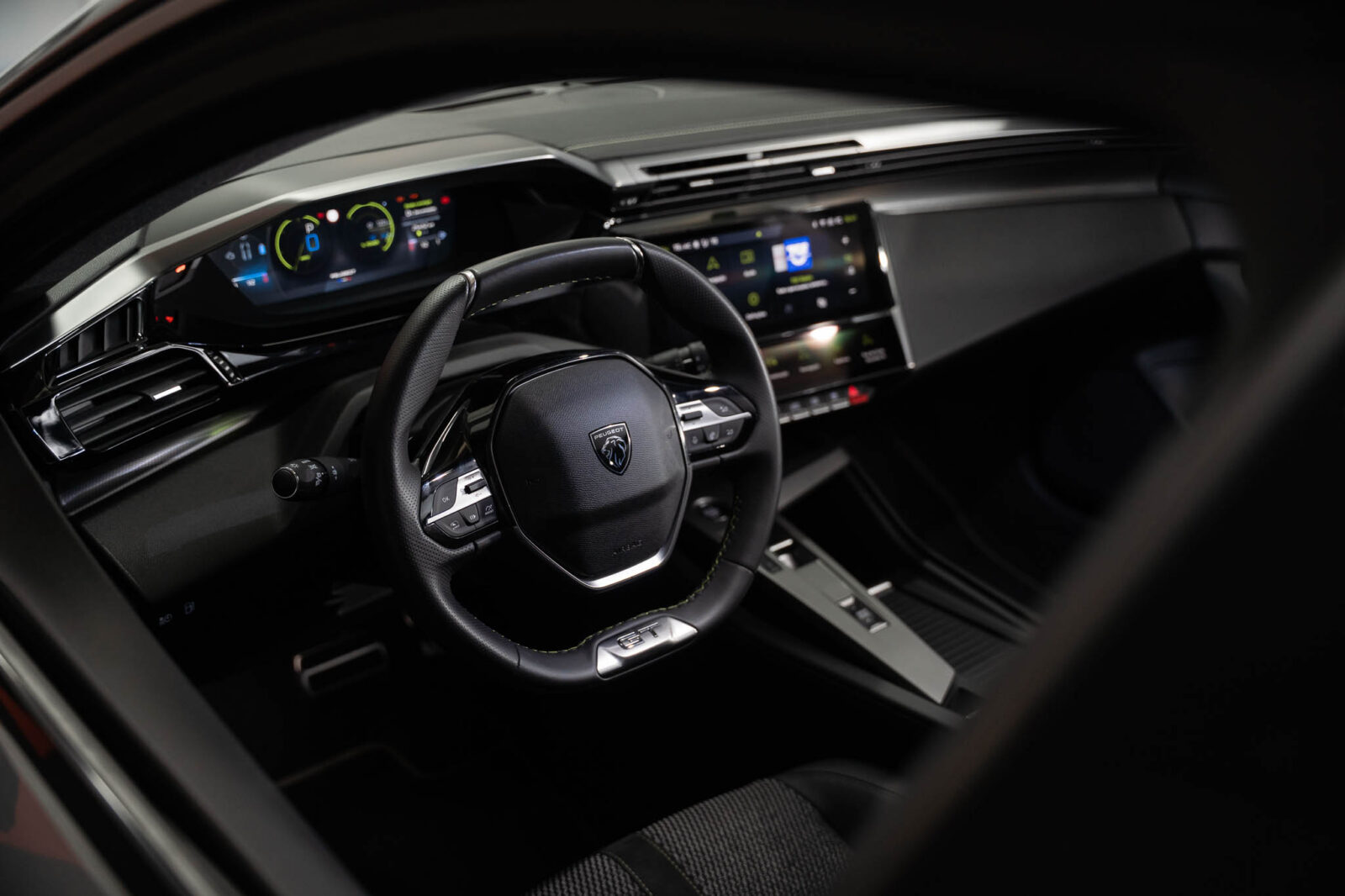 peugeot-308-gt-plug-in-hybrid-180-cv-eat-co2-stand-carros-automovel-comprar-pataias-8