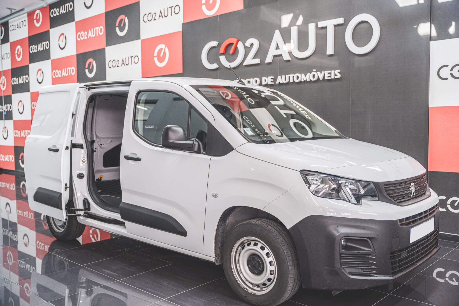 peugeot-partner-branco-carros-co2-pataias-stand-12