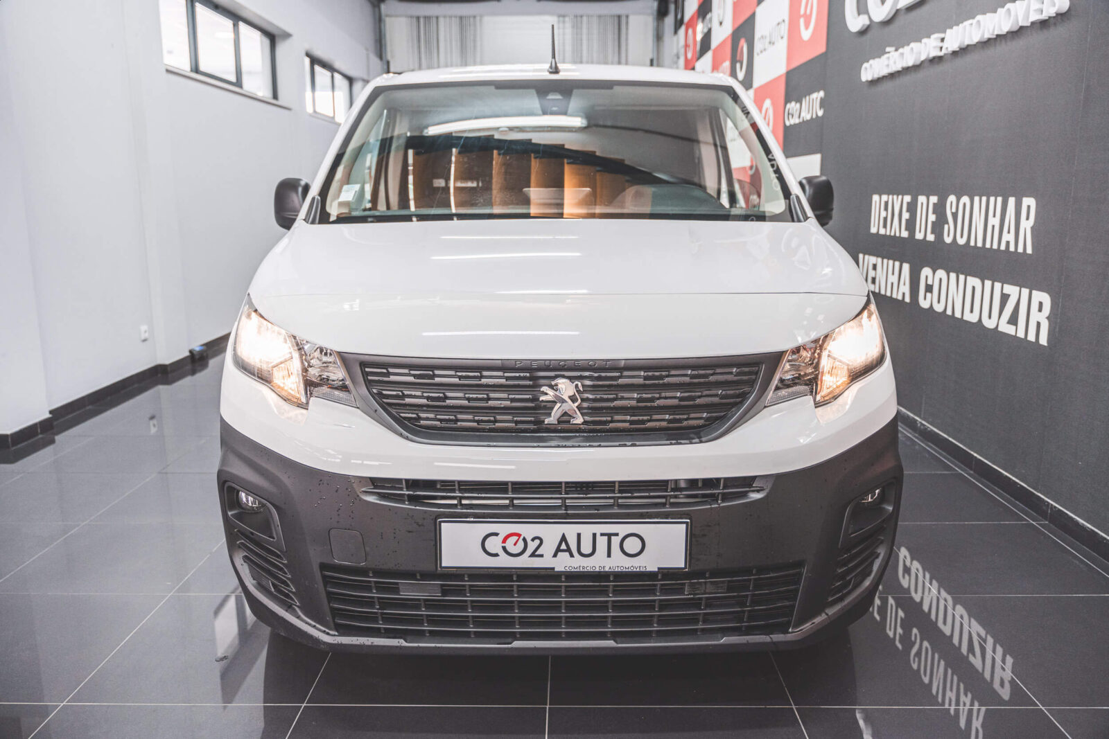 peugeot-partner-branco-carros-co2-pataias-stand-2