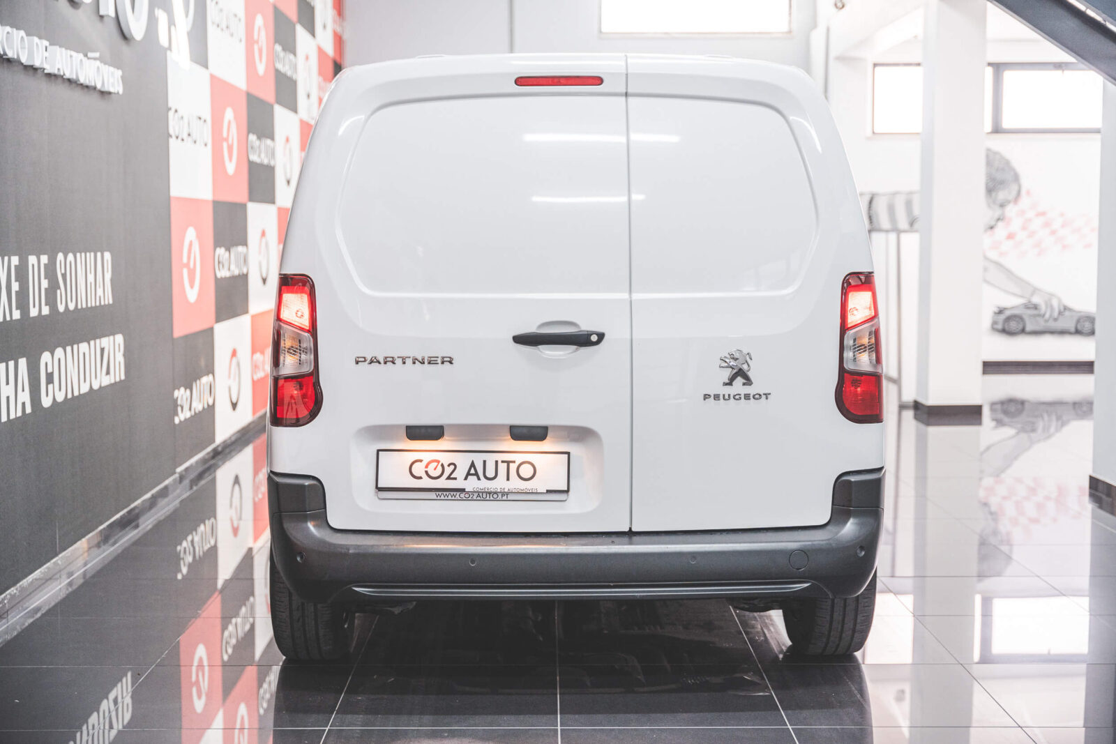 peugeot-partner-branco-carros-co2-pataias-stand-5