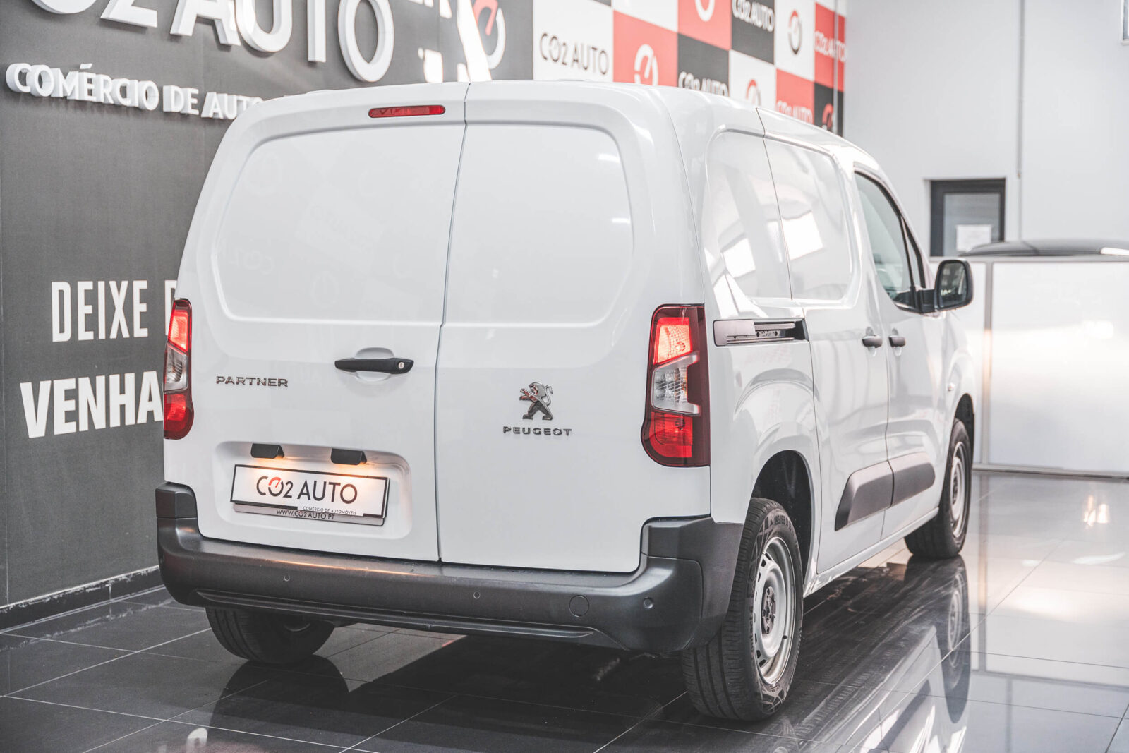 peugeot-partner-branco-carros-co2-pataias-stand-6