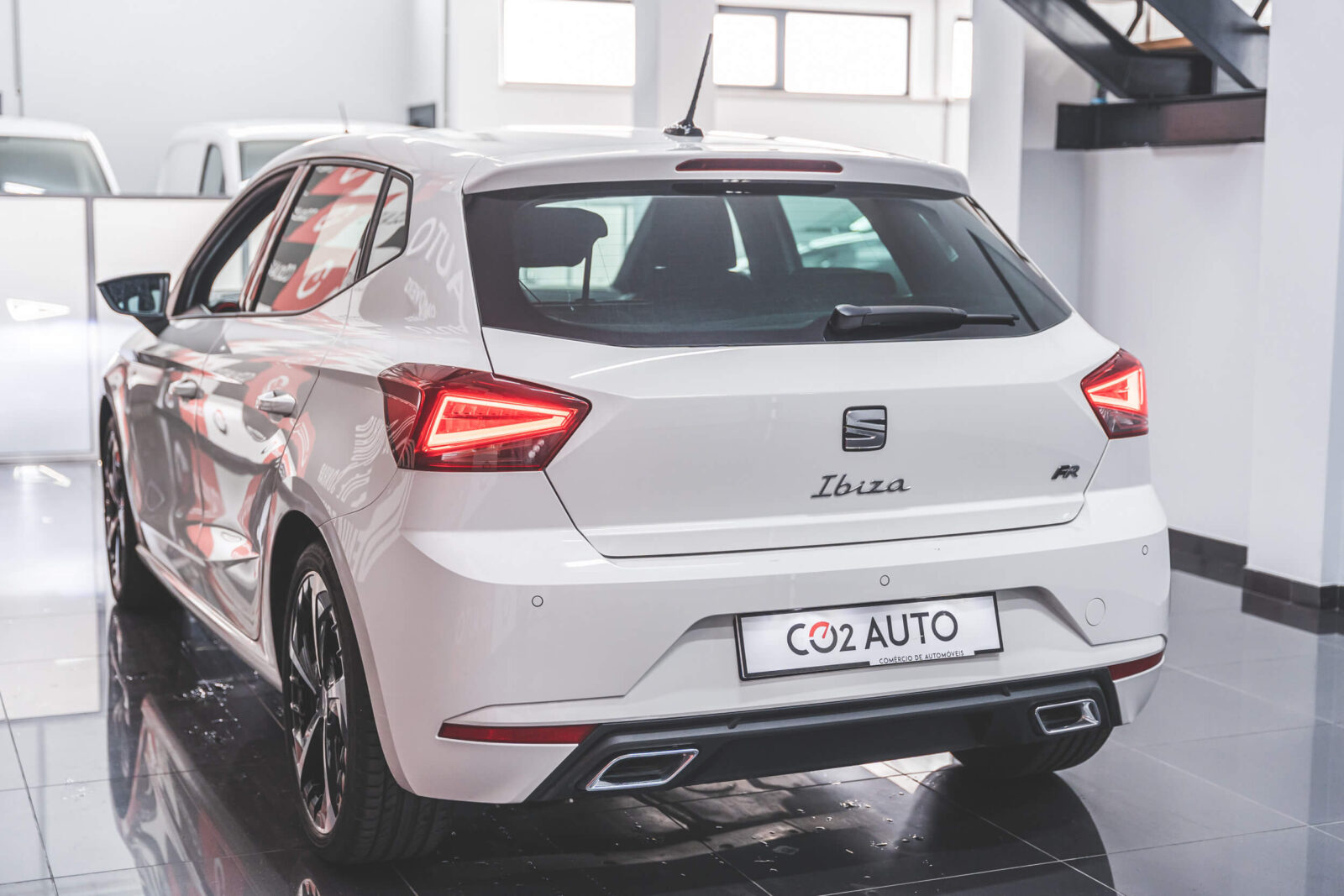 seat-ibiza-fr-branco-carros-co2-pataias-stand-4