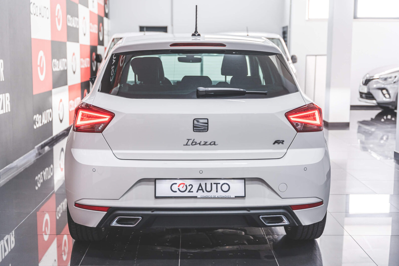 seat-ibiza-fr-branco-carros-co2-pataias-stand-5