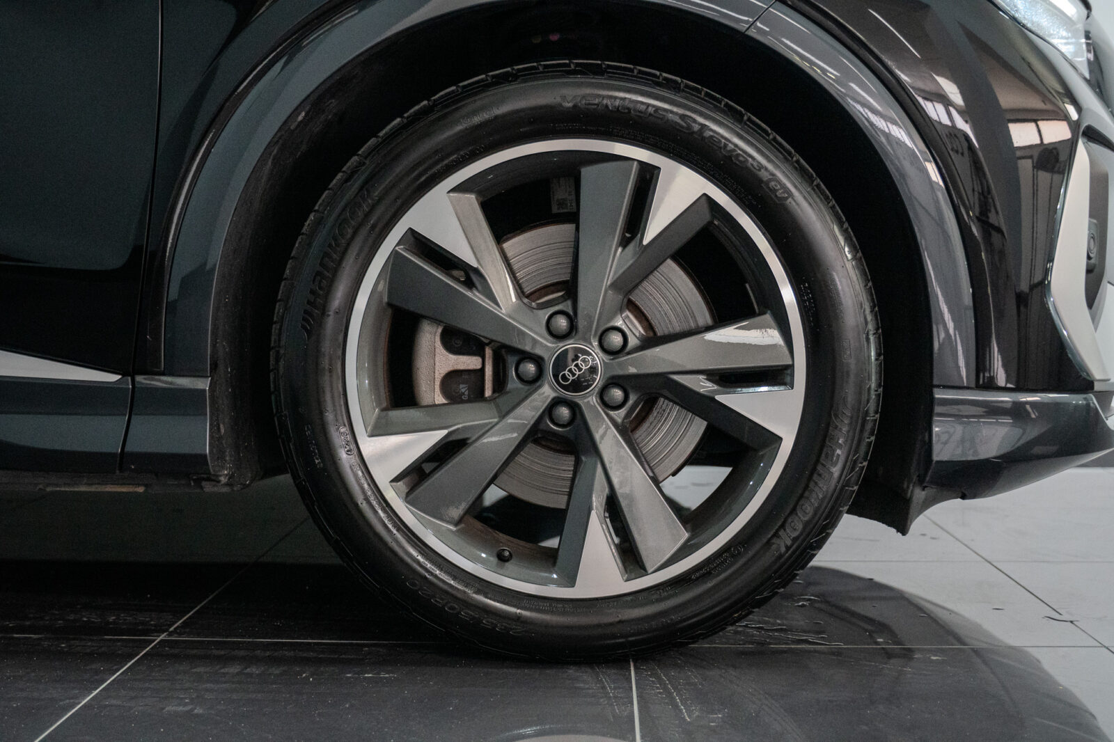 audi_q4_80-04