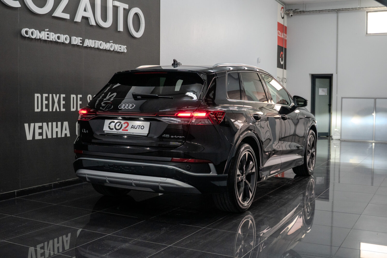 audi_q4_80-05