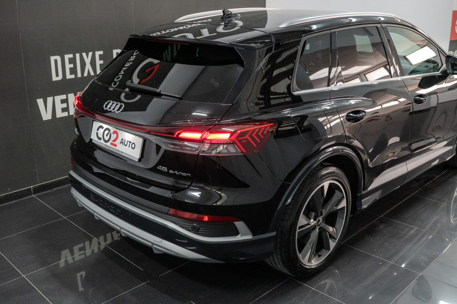 audi_q4_80-07