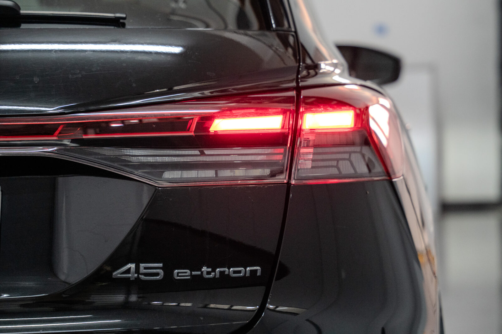 audi_q4_80-08