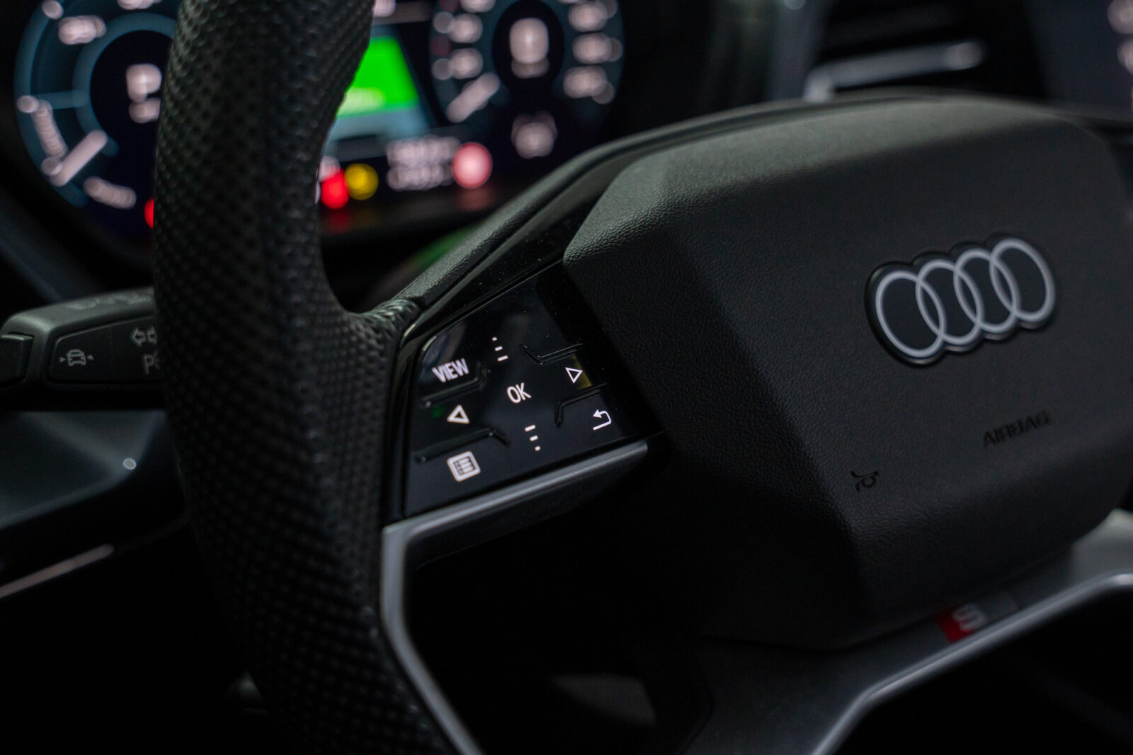 audi_q4_80-12