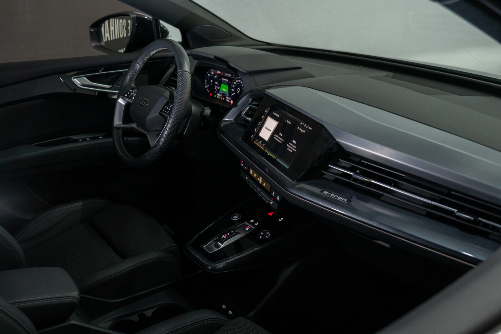 audi_q4_80-18