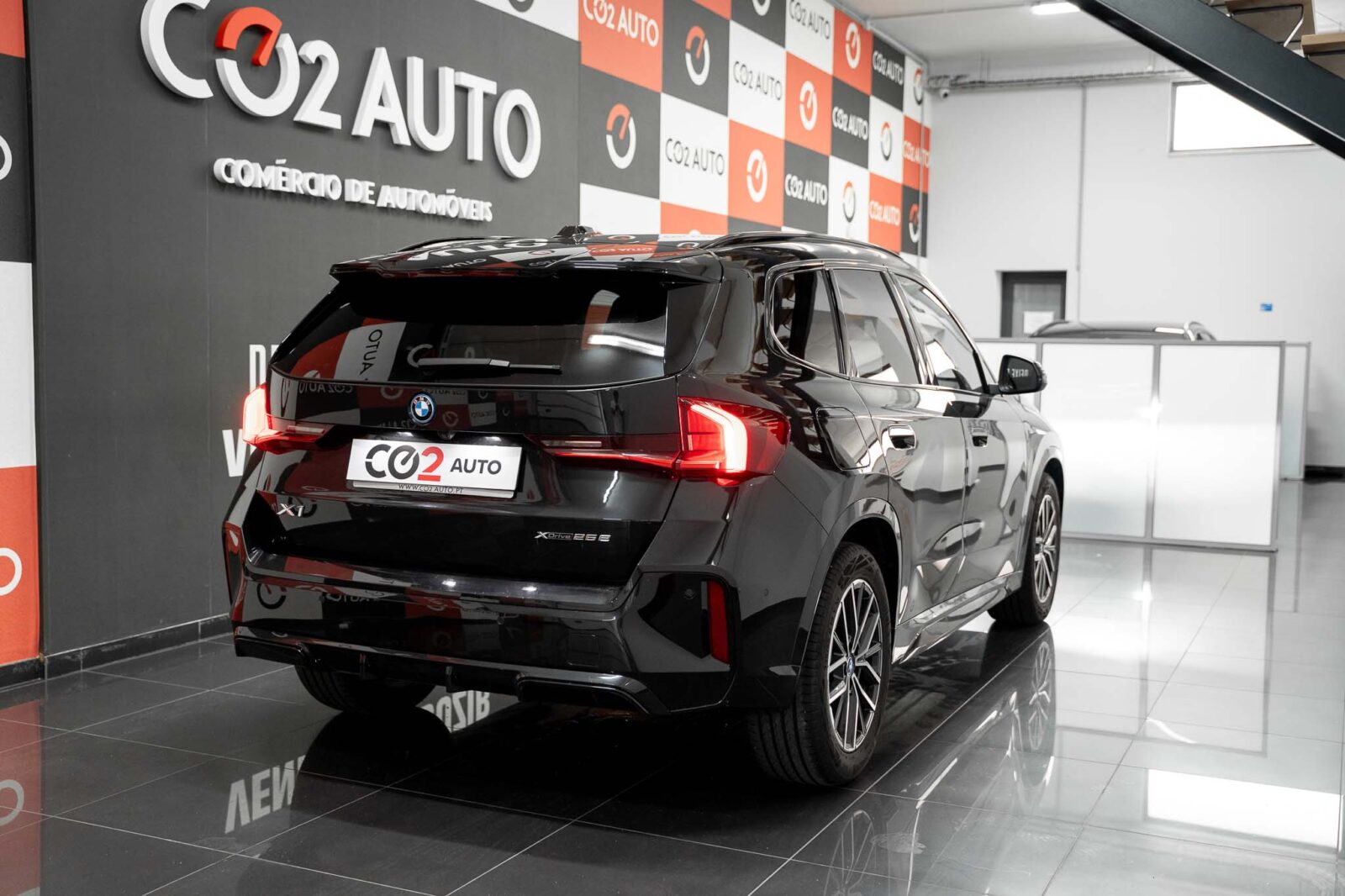 bmw-x1-preto-co2-stand-carros-automovel-comprar-pataias-7
