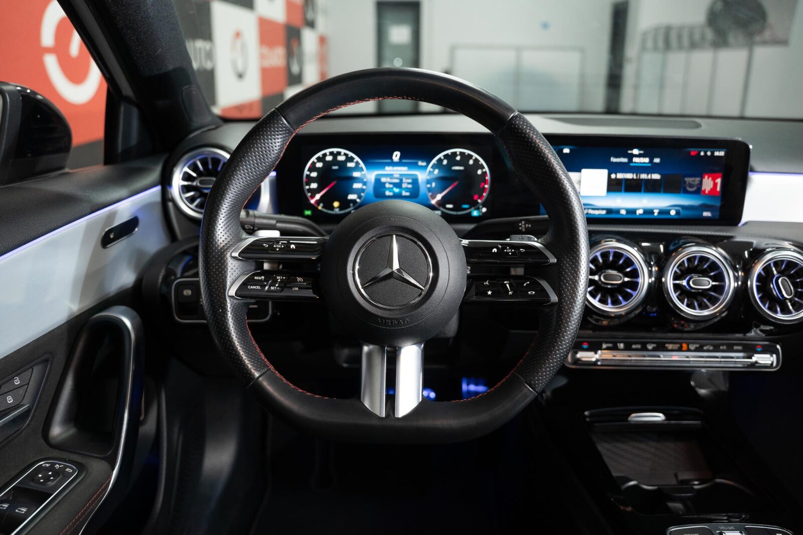 mercedes-benz-classe-a-a200- limousine -amg--auto-co2-stand-carros-automovel-comprar-pataias-8