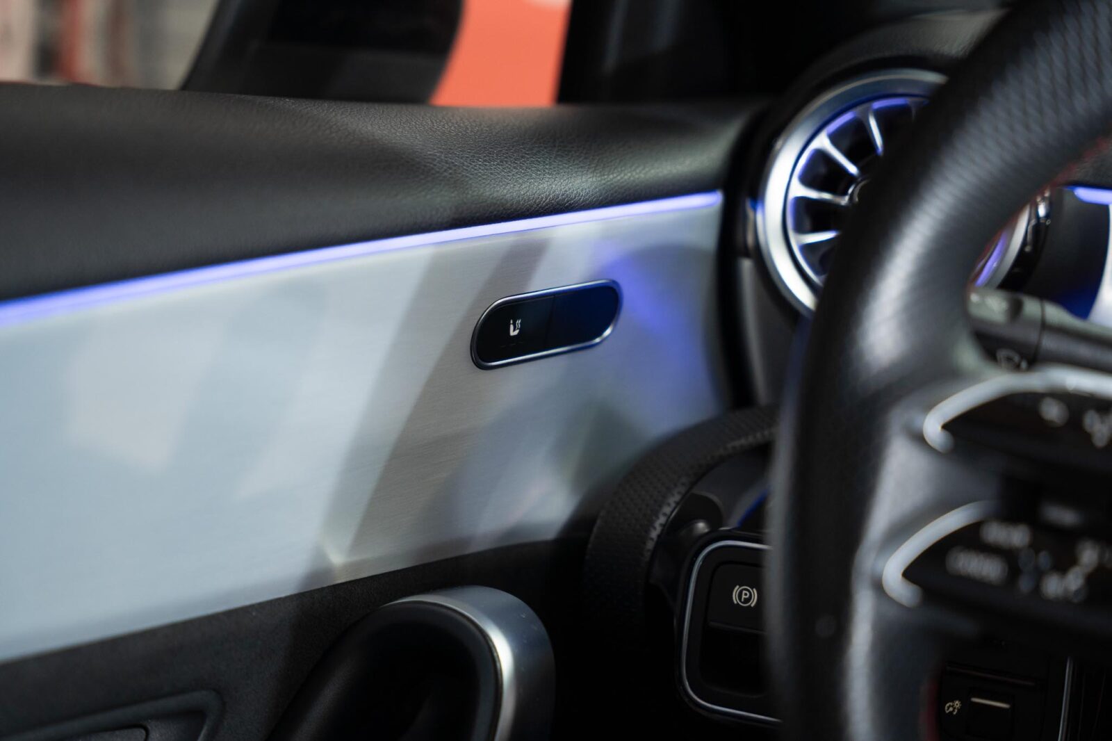 mercedes-benz-classe-a-a200- limousine -amg--auto-co2-stand-carros-automovel-comprar-pataias-9