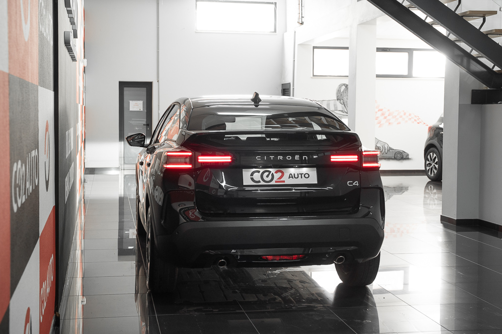 citroen-c4-preto-automatico-co2-carros-pataias-22
